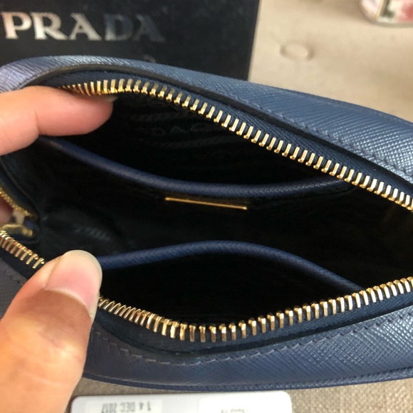 ** SOLD **PRADA
Saffiano leather crossbodyLike new - Picture 7 of 8
